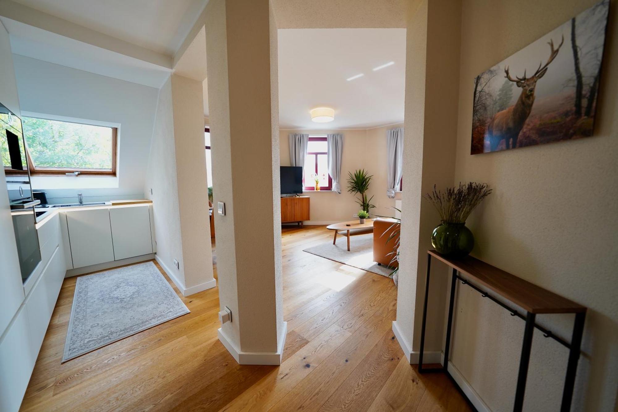 Edler Wohnraum Noble Stadtoase Mit Boxspringbett, Kaffeevollautomat & Parkplatz Цвиккау Экстерьер фото