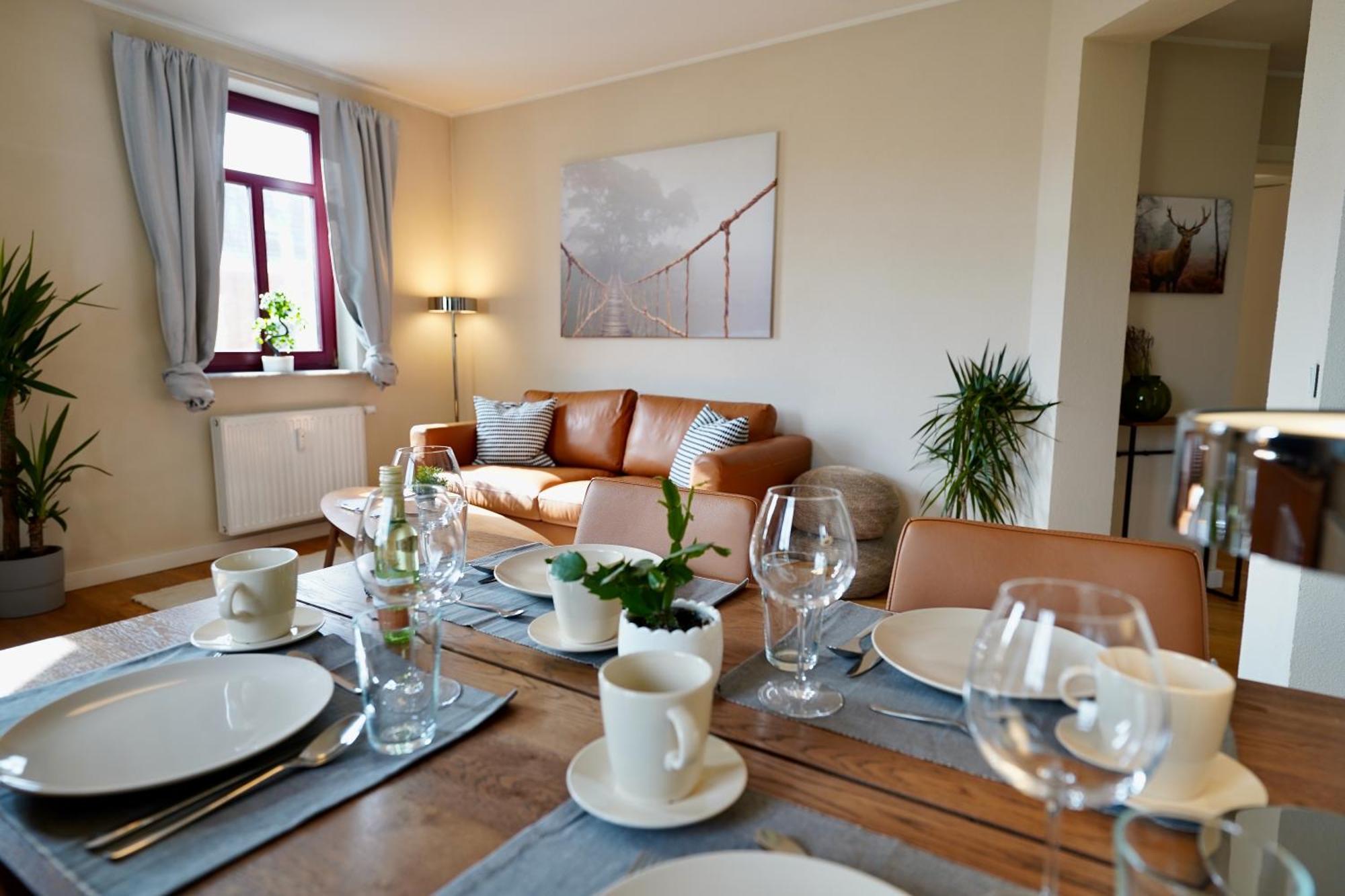 Edler Wohnraum Noble Stadtoase Mit Boxspringbett, Kaffeevollautomat & Parkplatz Цвиккау Экстерьер фото